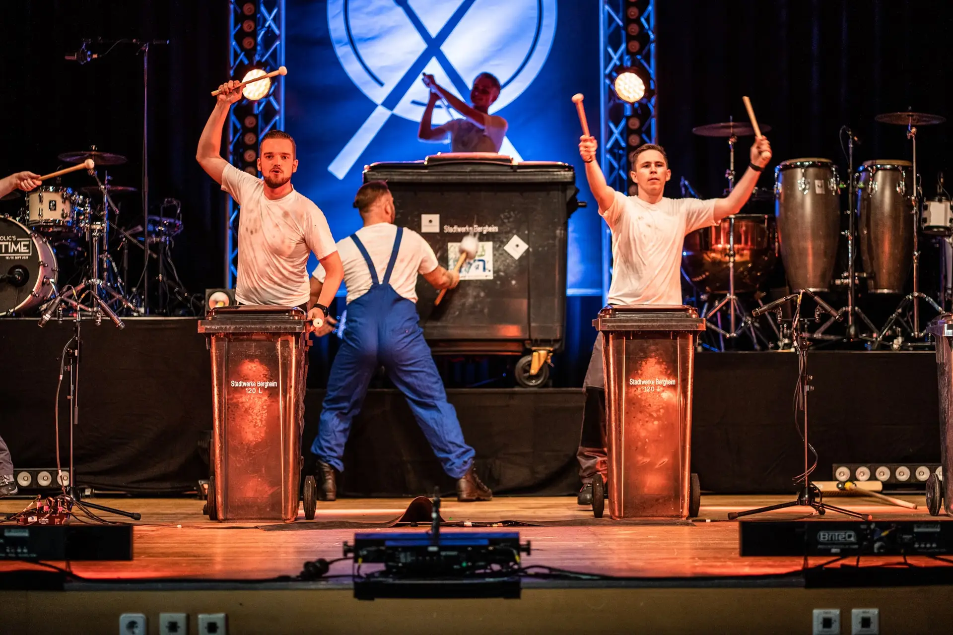 Drummerholics — Showdrumline
