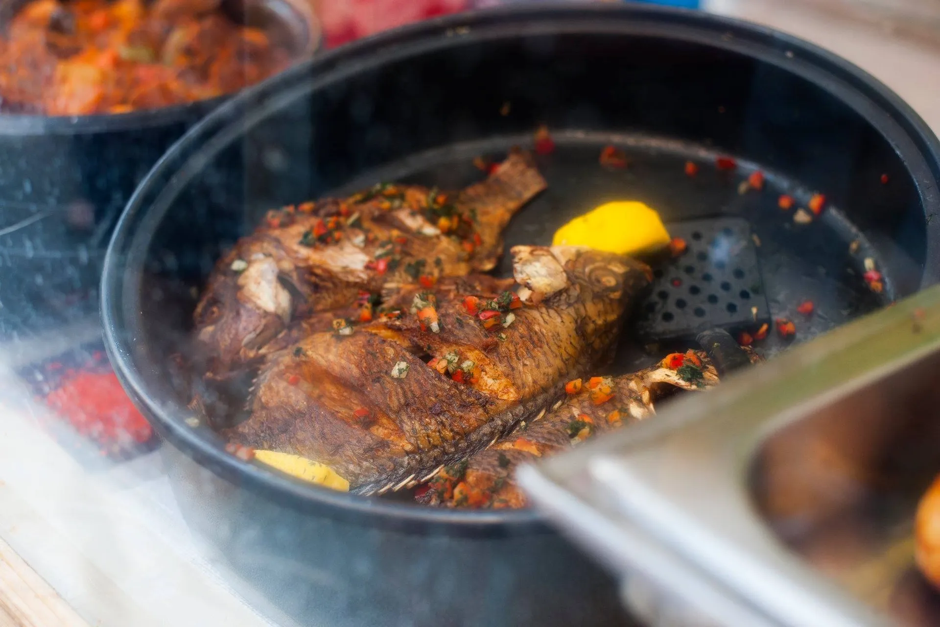 Gebratener Fisch auf dem Südstadtfest Köln