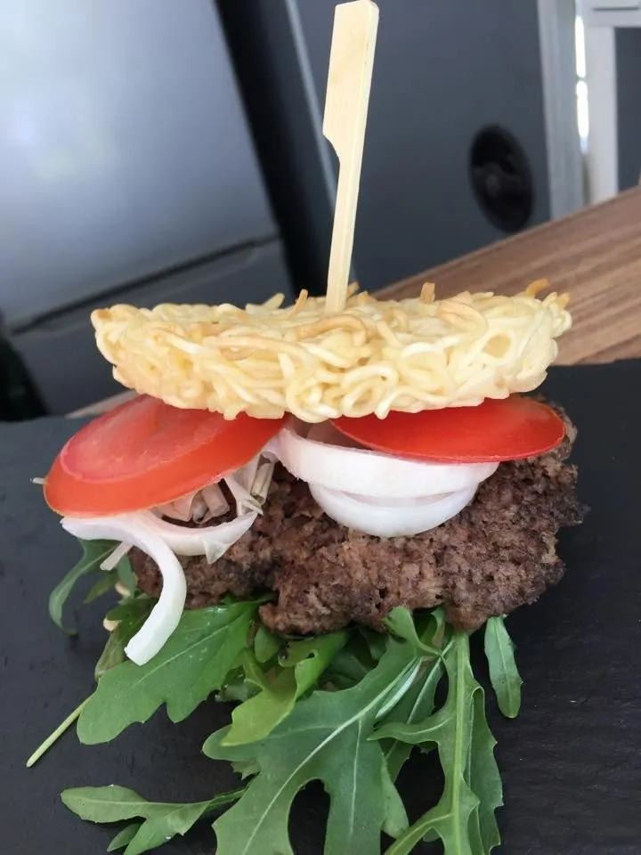 Ramen-Burger auf dem Südstadtfest Köln